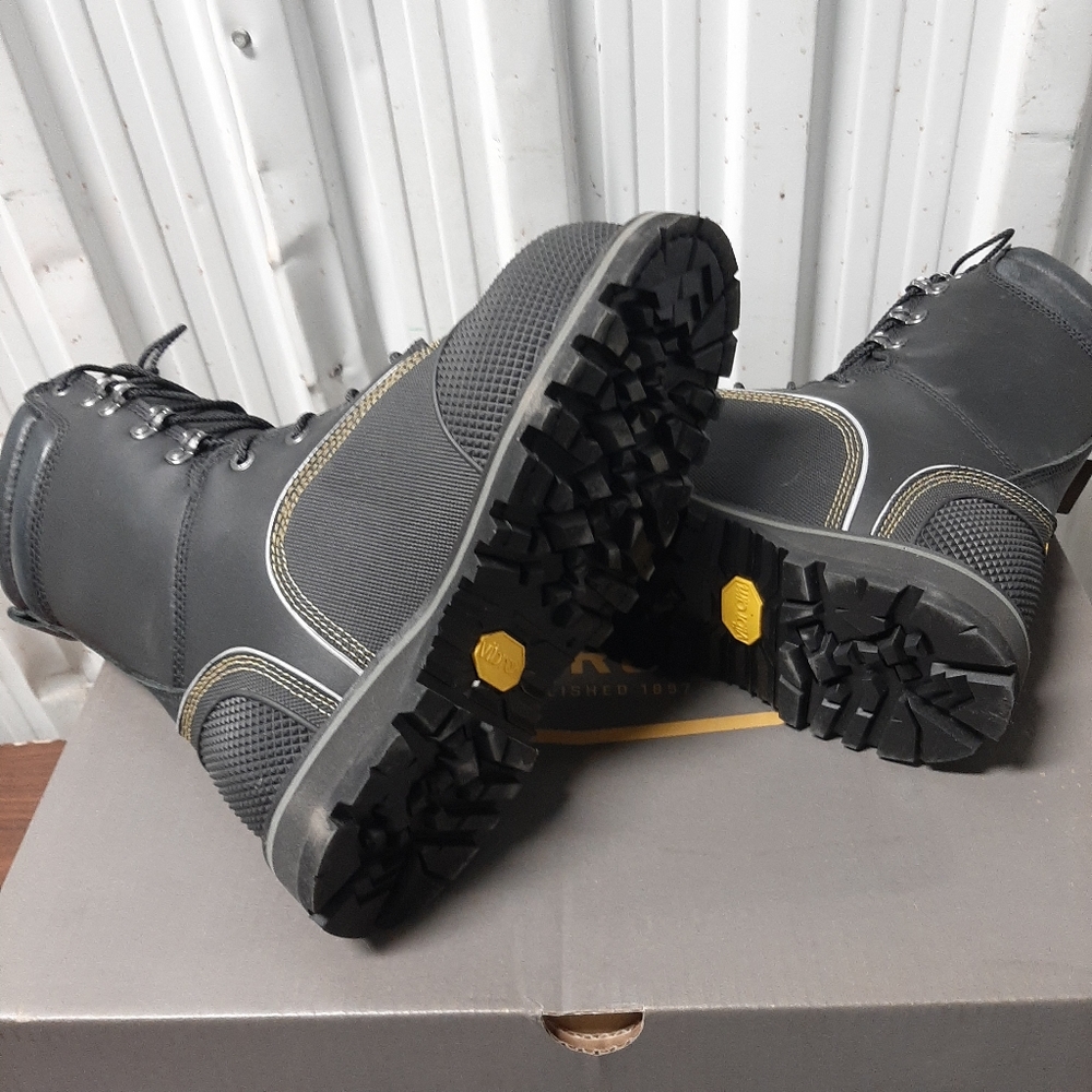 Man's working boots - Picture 10 of 13